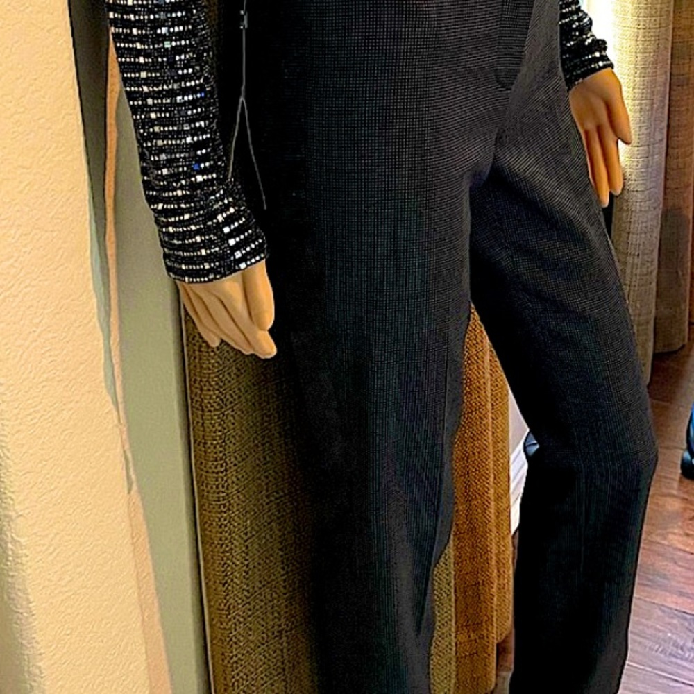 Hugo Boss black fantasy slacks, NWT Sz 0,retail $325,wool & elastane Inseam 36”